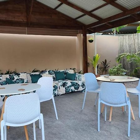 Green Self-Catering Apartment Beau Vallon  Bagian luar foto