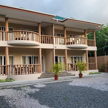 Green Self-Catering Apartment Beau Vallon  Bagian luar foto