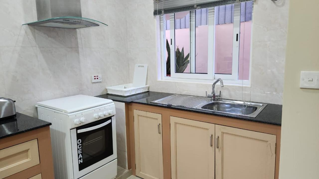 Green Self-Catering Apartment Beau Vallon  Bagian luar foto