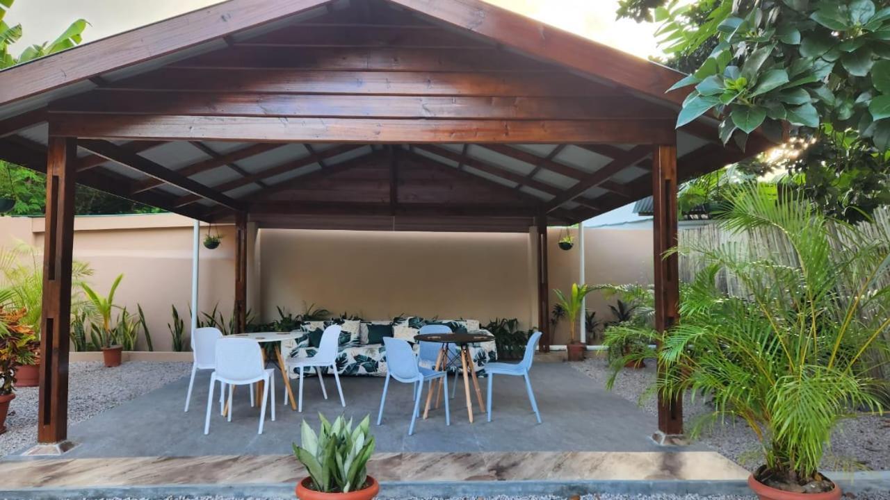Green Self-Catering Apartment Beau Vallon  Bagian luar foto