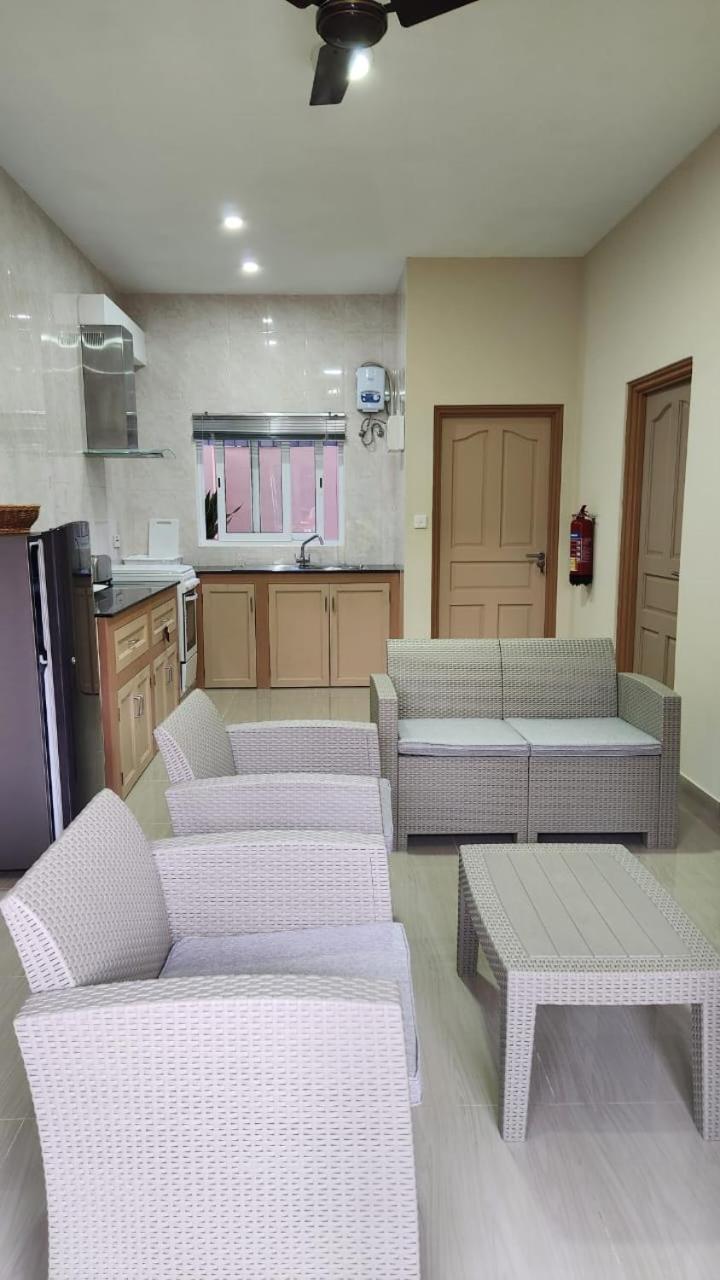 Green Self-Catering Apartment Beau Vallon  Bagian luar foto