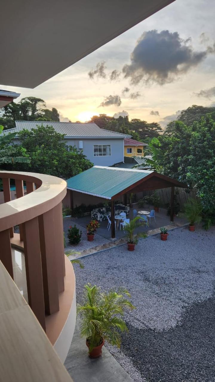 Green Self-Catering Apartment Beau Vallon  Bagian luar foto
