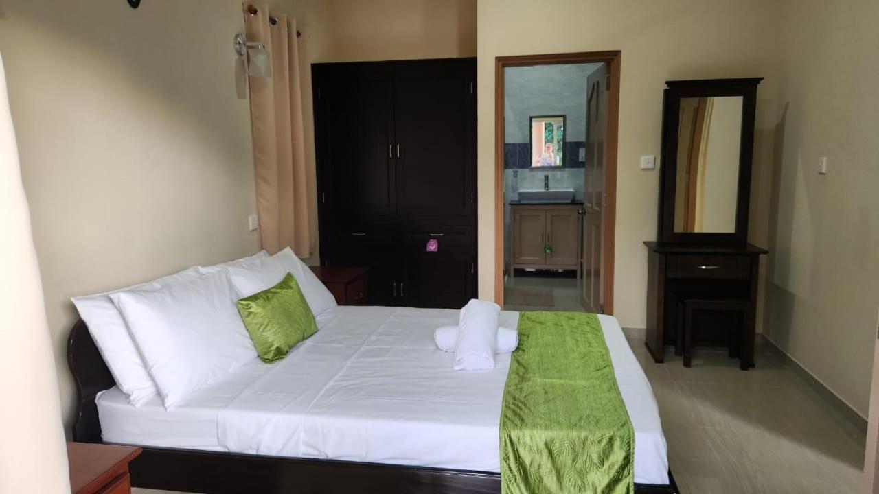 Green Self-Catering Apartment Beau Vallon  Bagian luar foto