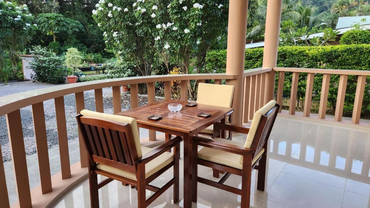 Green Self-Catering Apartment Beau Vallon  Bagian luar foto